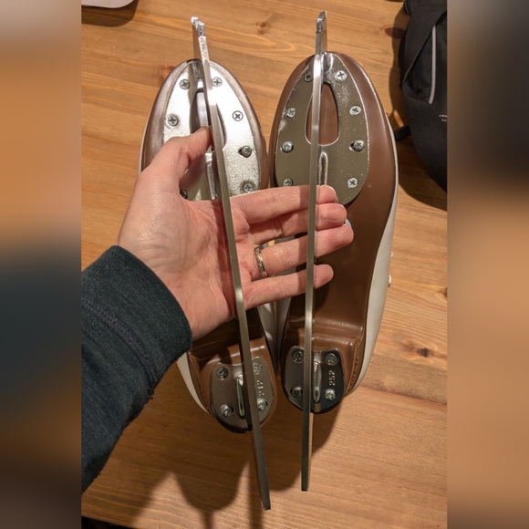 Jackson Classique figure skates and guards - size 5 - Picture 10 of 10